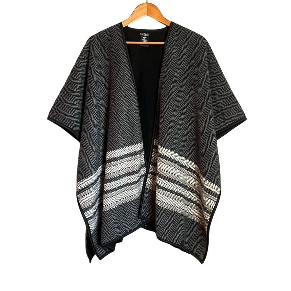 Nicole Miller fleece poncho. One size